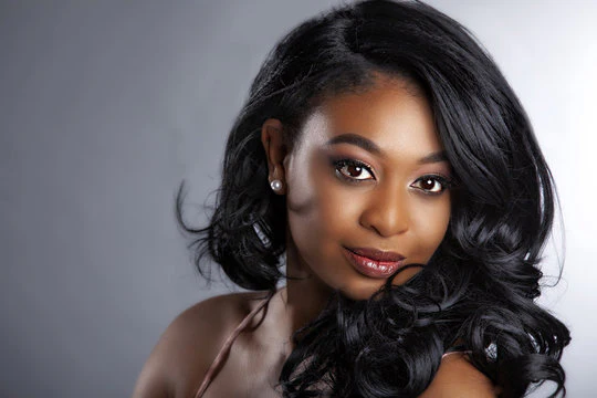 Model with wavy hair and accessories